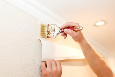 Pose de papier peint à Landudal — revêtements muraux et toiles de verre